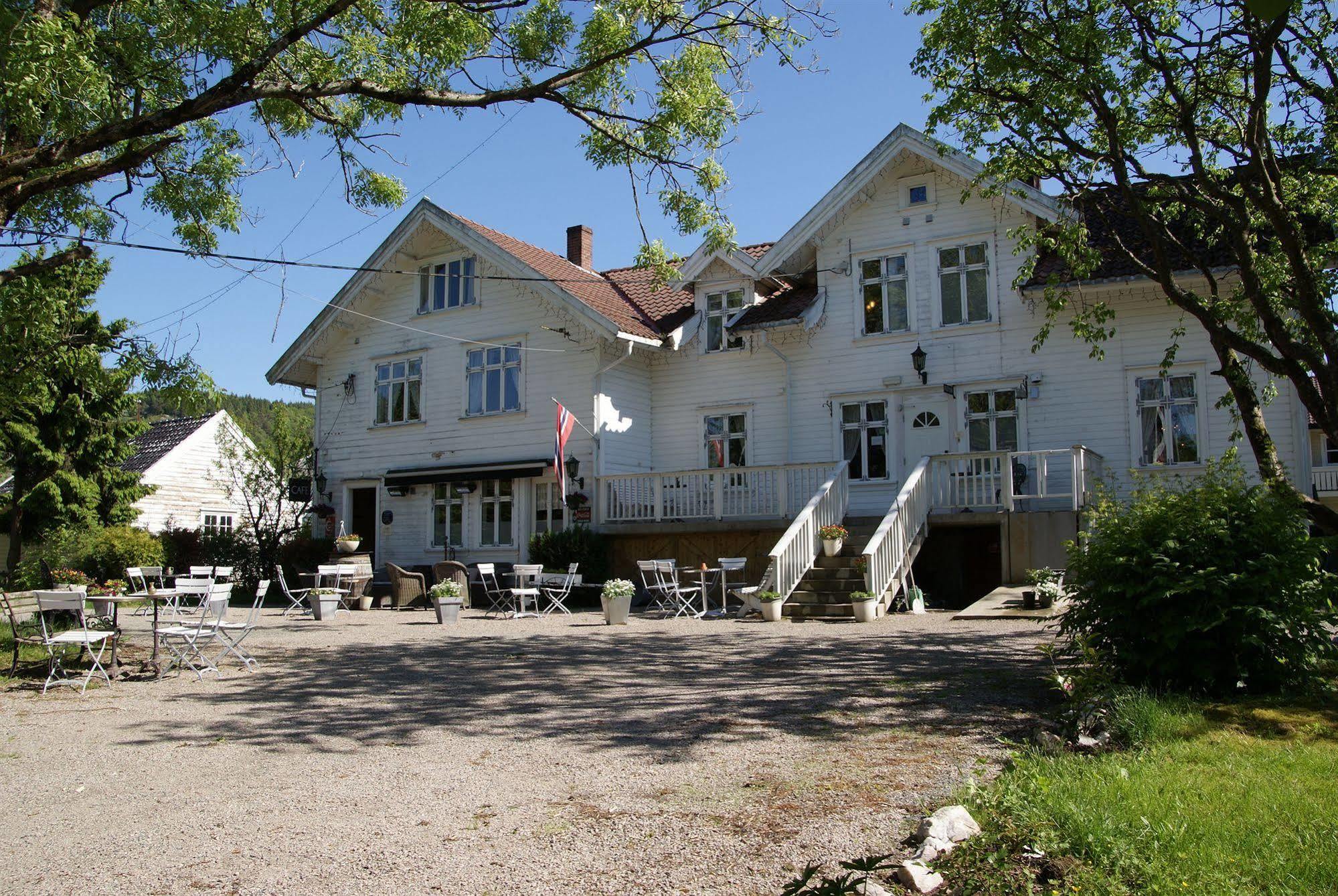 Paulsens Hotel Lyngdal Exterior photo
